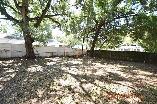Building Photo - 1501 E Palifox St