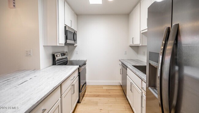Building Photo - 6810 N 35th Ave