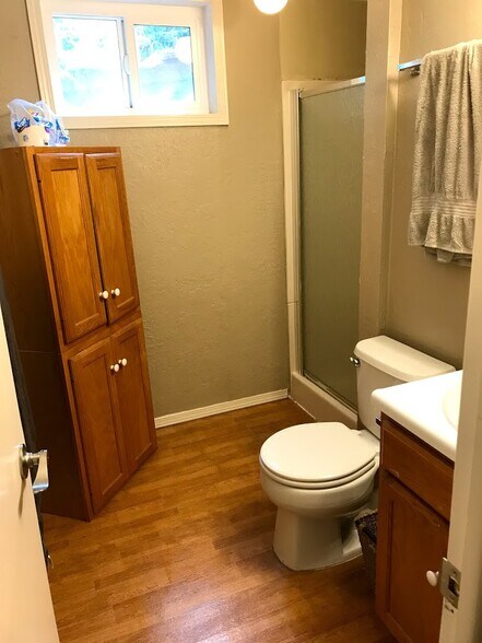 Building Photo - 1307 Ash Dr