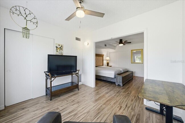 Building Photo - 2400 Franciscan Dr