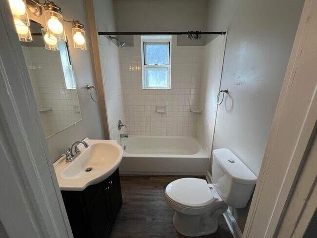 Building Photo - 6075 Lee Hwy