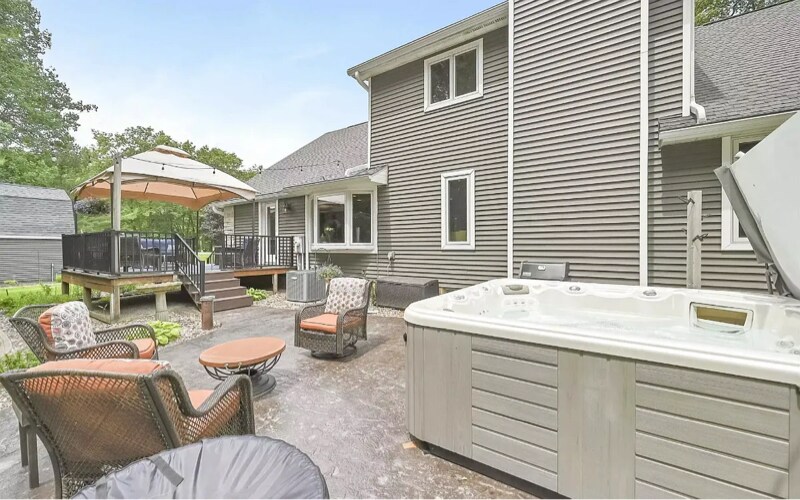 Building Photo - 2870 Brook Hills Dr