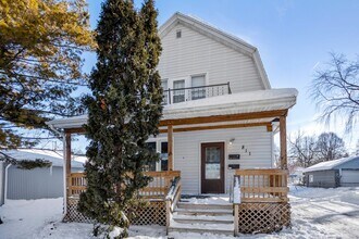 Building Photo - 811 12th Ave