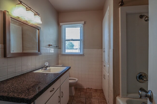 Building Photo - Cute & Cozy 3 Bedroom with Extra Storage!