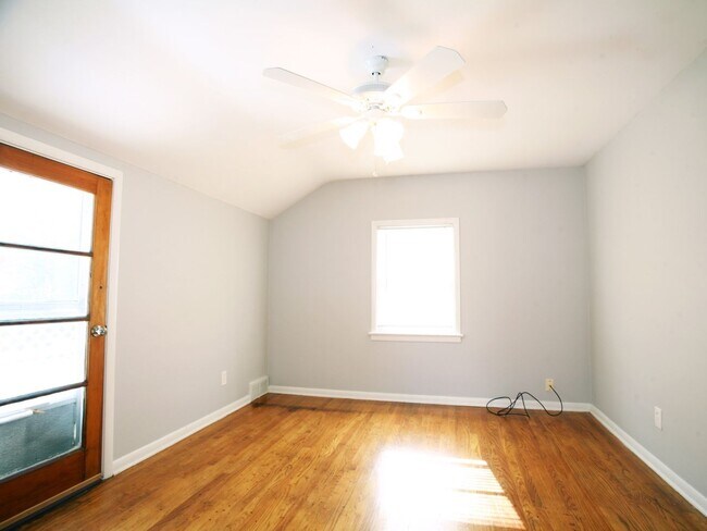 Building Photo - 4 Bedroom - 1.5 Bath Colonial available fo...
