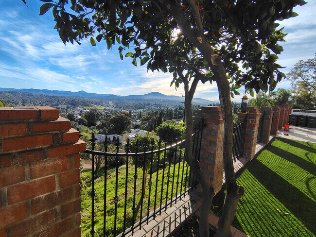 Building Photo - 4343 Valle Dr