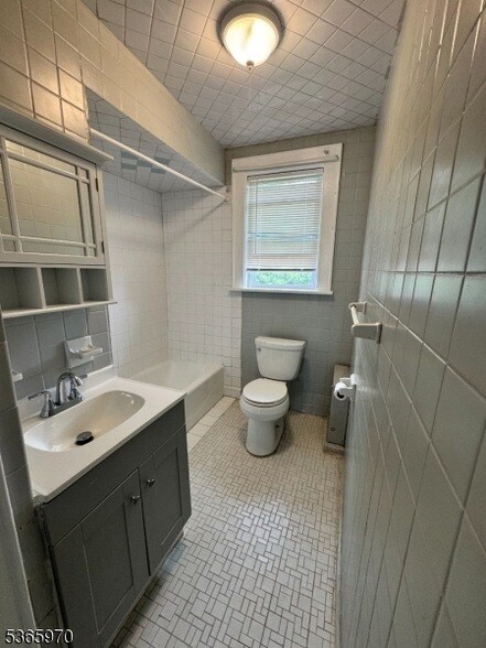 Building Photo - 156 Brown Ave