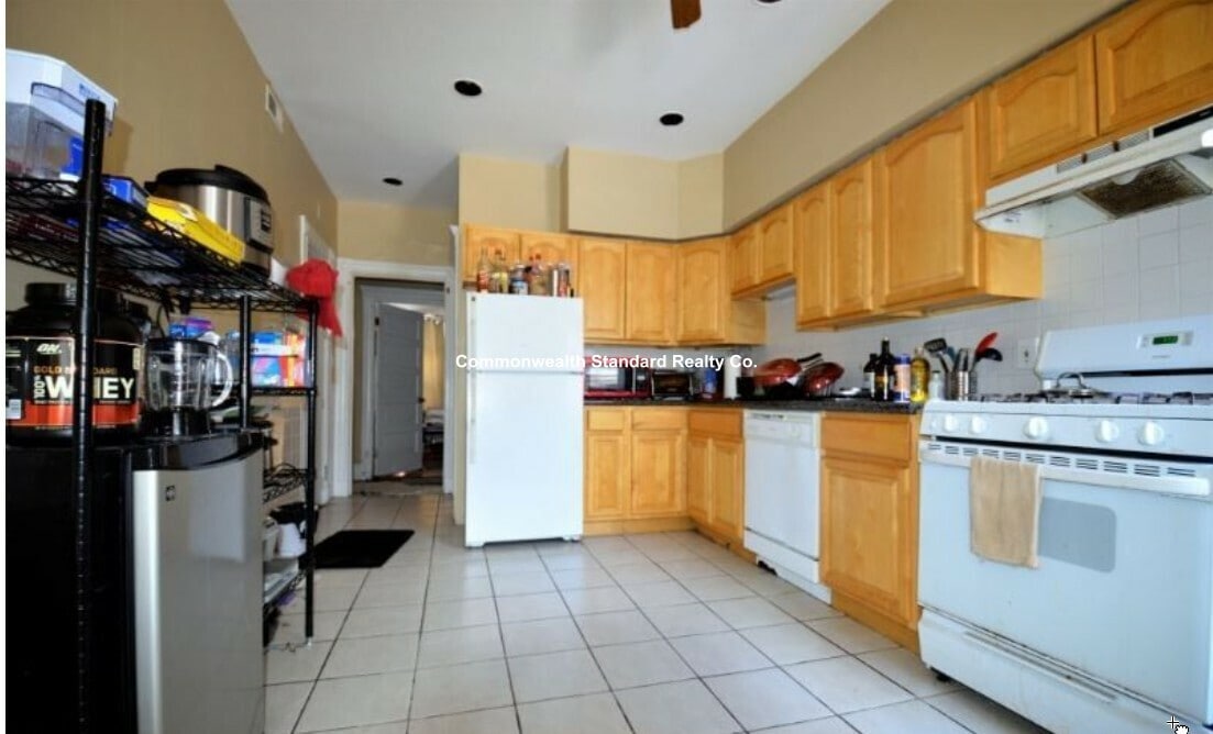 Building Photo - 10 Strathmore Rd