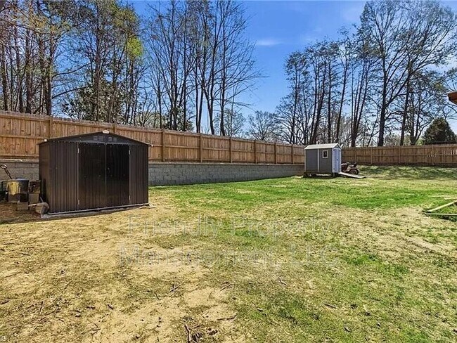 Building Photo - 109 Lonesome Rd