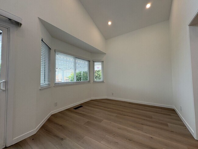 Building Photo - 3532 Rollingside Dr