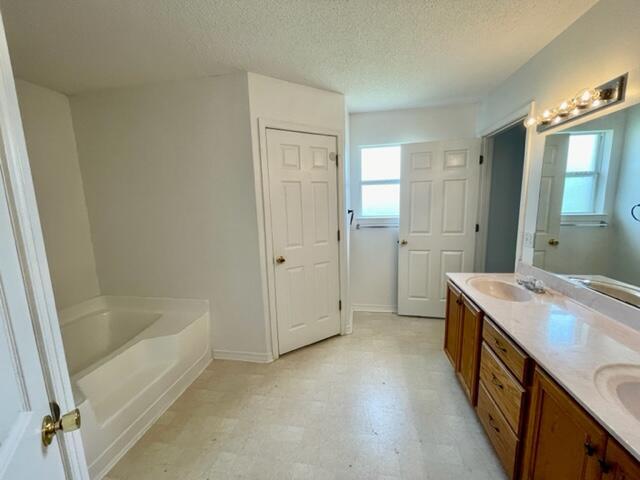 Building Photo - 1221 Northview Dr