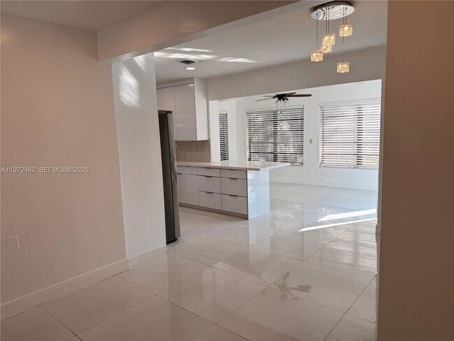 Building Photo - 2813 Bahama Dr