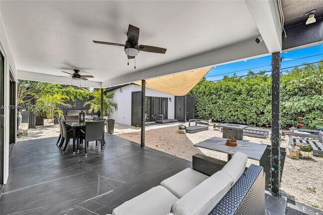 Building Photo - 560 NW 116th Terrace