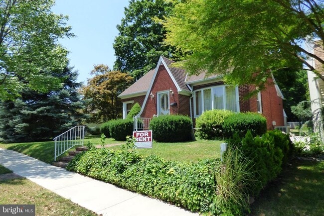 Building Photo - 430 Moul Ave