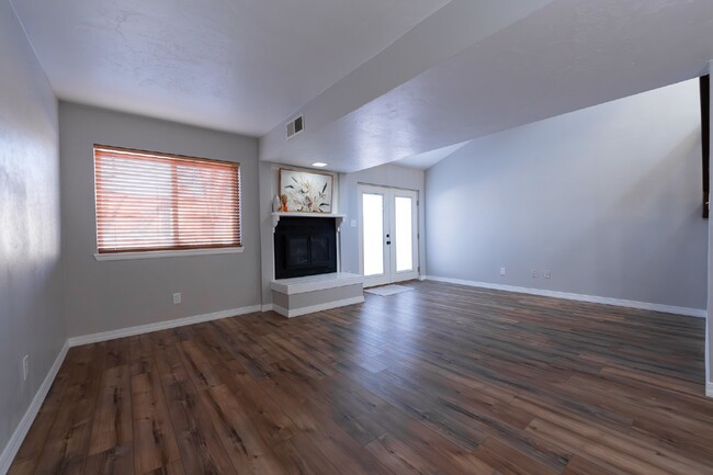 Building Photo - Charming 2-Bedroom & 2-Bath in a Welcoming...