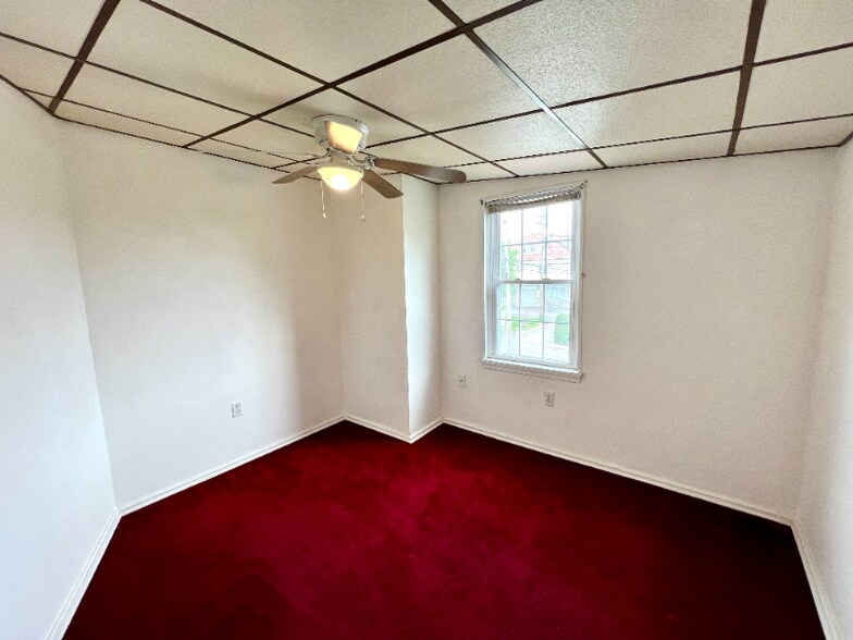 Building Photo - 137 E Summit St