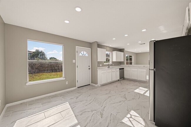 Building Photo - 6542 Carly Park Way