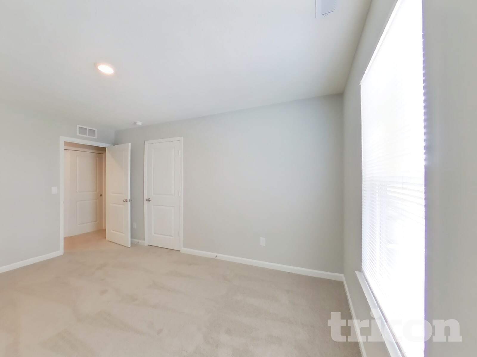 Building Photo - 9137 Hemingway Dr