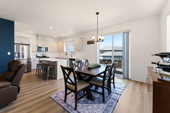 Building Photo - Pahlisch Townhome