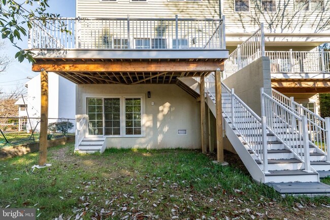 Building Photo - 17 Wilson St