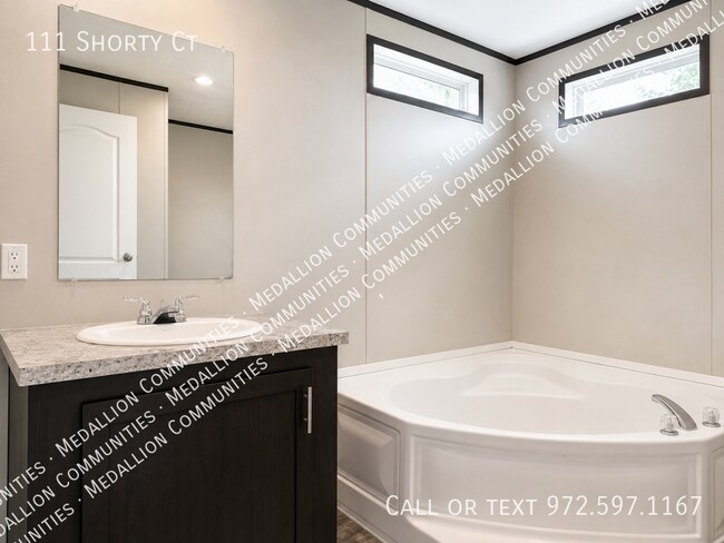 Building Photo - 111 Shorty Ct