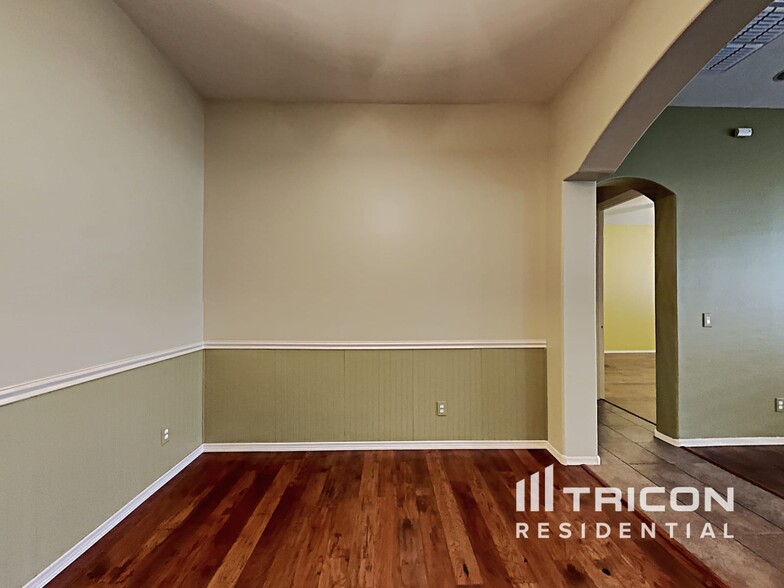 Building Photo - 13570 W Port Au Prince Ln