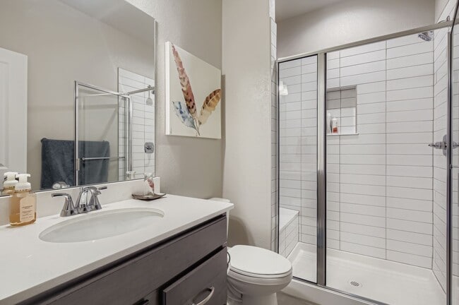 Building Photo - 808 Schlagel St