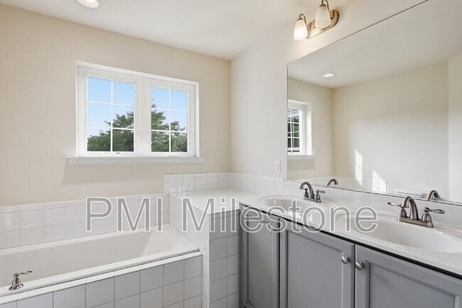 Building Photo - 100 Bertelli Ct