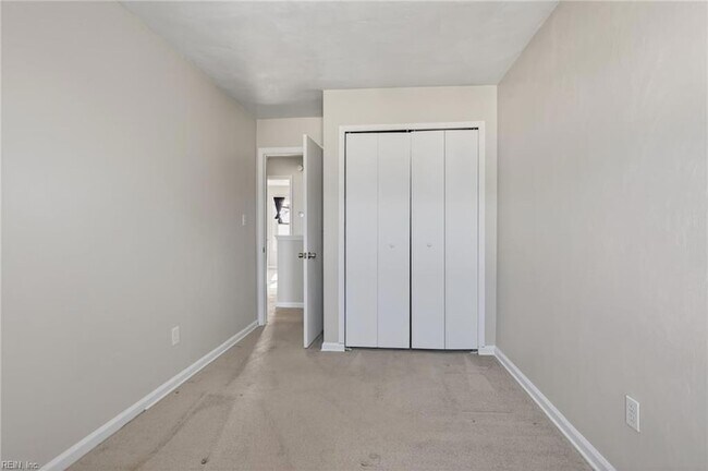 Building Photo - 226 Greenbrier Ave