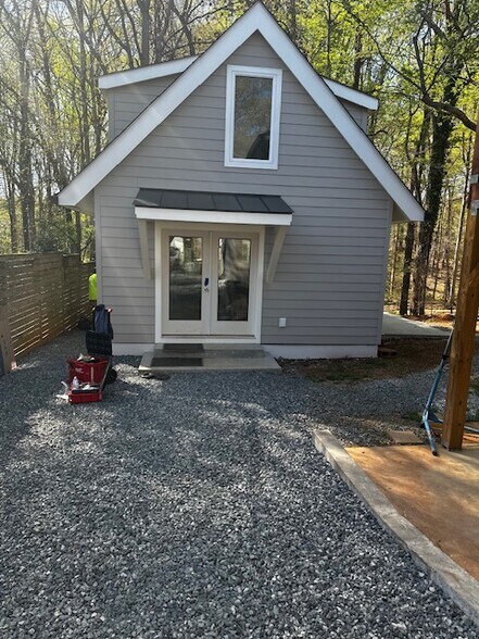 Building Photo - 209 Azalea Dr