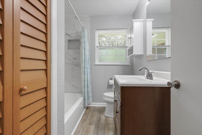 Building Photo - 1917 Sharon Rd