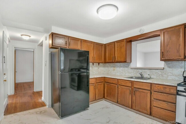 Building Photo - 105 Woodside Ave