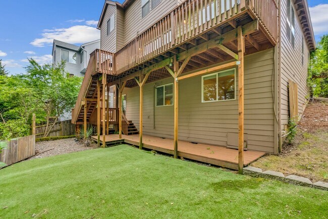 Building Photo - Stunning, spacious 4-bdrm/4-bath in Tigard. Fireplace, massive decks, next to nature