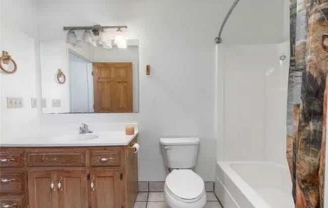 Building Photo - 621 Twin Valley Dr