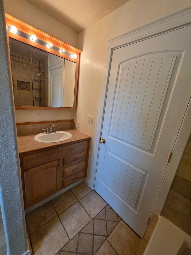 Building Photo - Large 3 bedroom 2 bath duplex. 1520 sq ft, vaulted ceilings