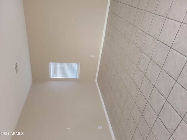 Building Photo - 7323 N 82nd Ave