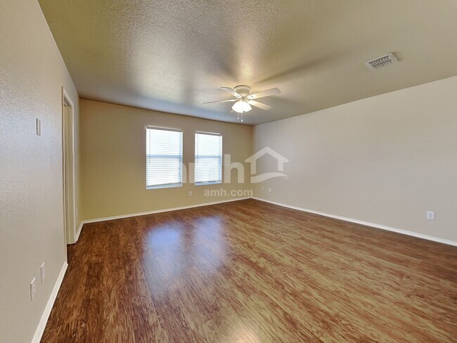 Building Photo - 1405 Sun Breeze Dr