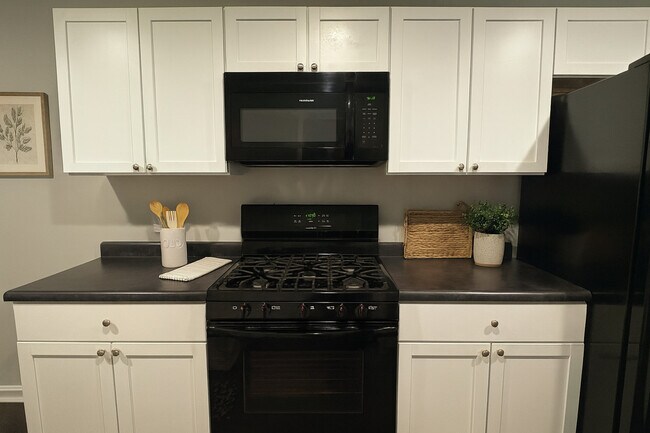 Building Photo - 1902 Greenwood Ave