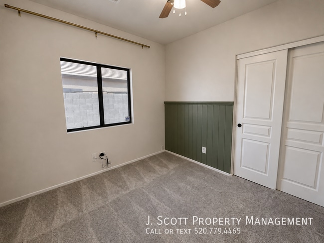 Building Photo - 1207 W Carson Rd