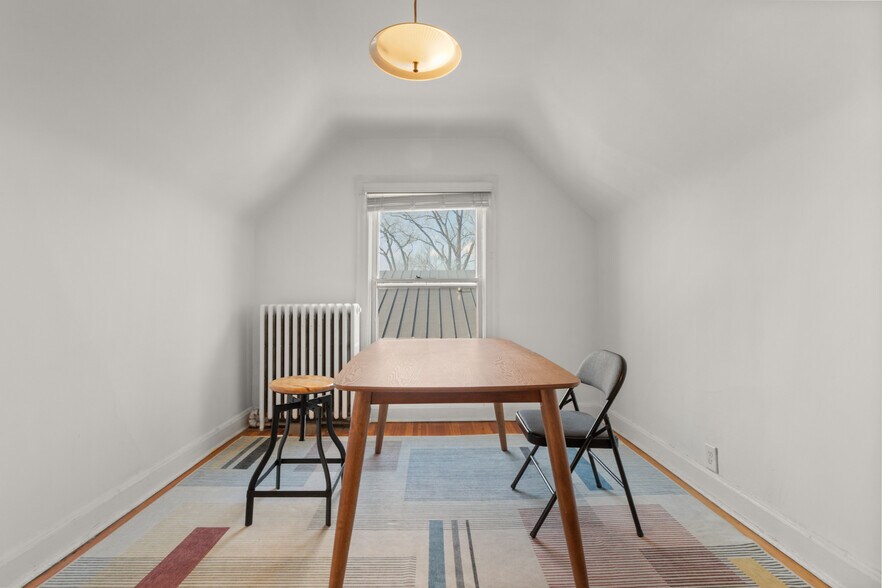 Building Photo - 1121 Leonard Pl