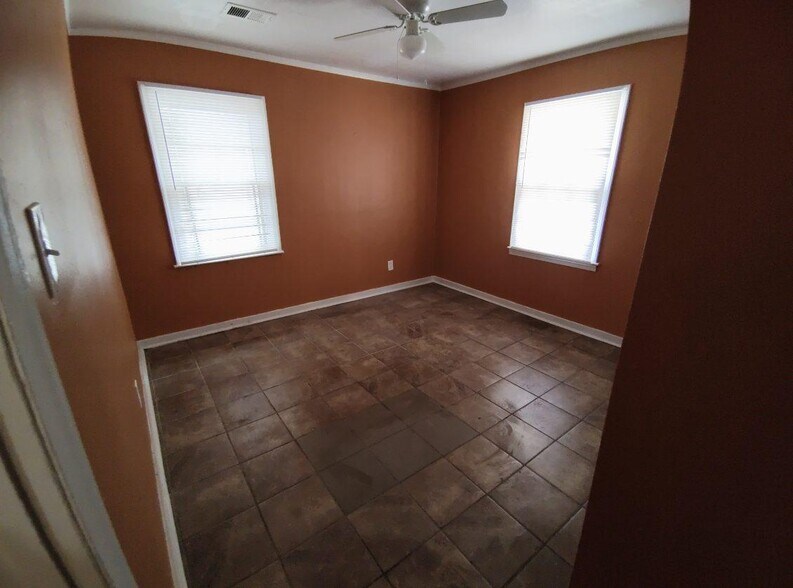 Building Photo - 3451 Sharpe Ave