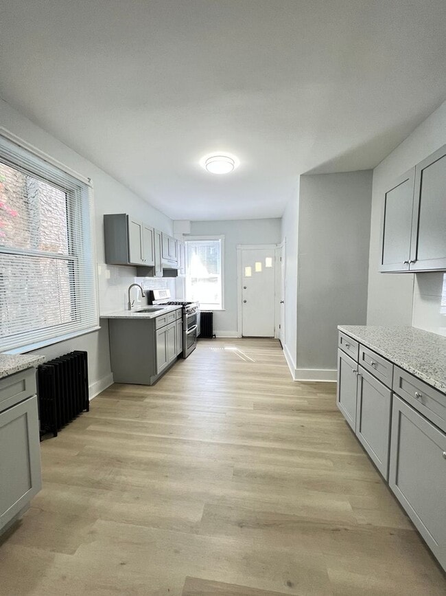 Building Photo - Gorgeous 4b/1.5b Home! Section 8 only!