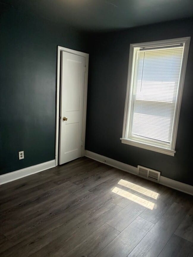 Building Photo - Spacious Living! Near Highway! Private Vibes!
