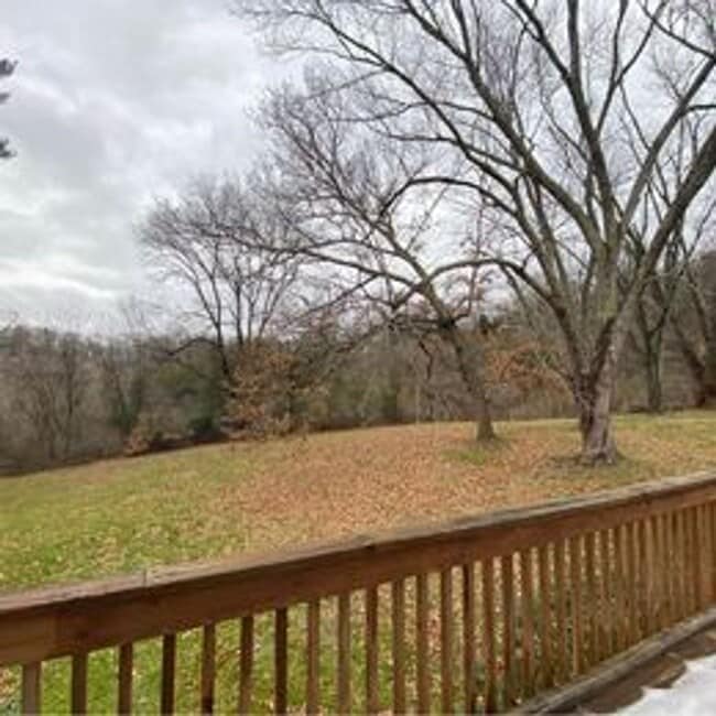 Building Photo - 131 Lake Dr