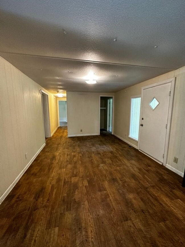 Building Photo - 4 Bedrooms, 2 Bathrooms - Home in Cartersville!