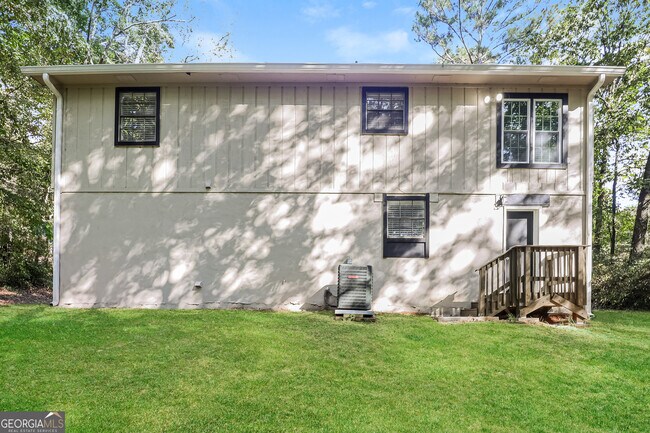 Building Photo - 140 Hunt Ridge Dr