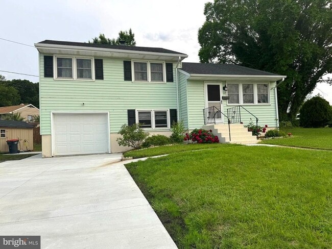 Building Photo - 127 Karlyn Dr