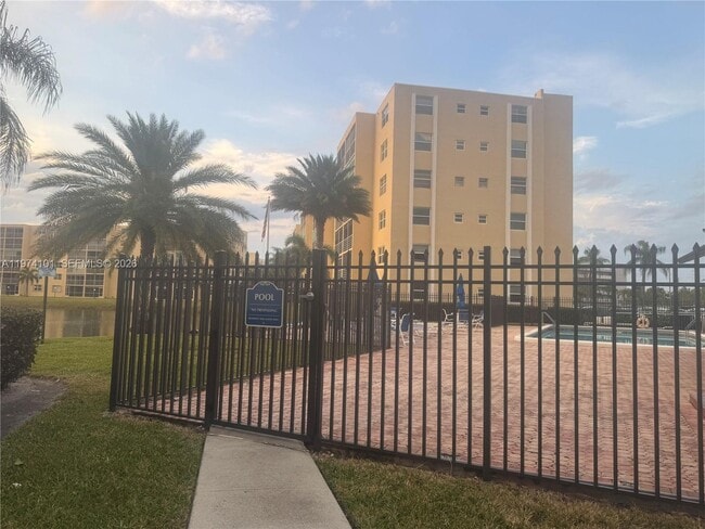 Building Photo - 441 SE 3rd St