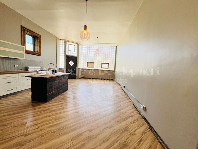 Building Photo - 3336 S Lituanica Ave