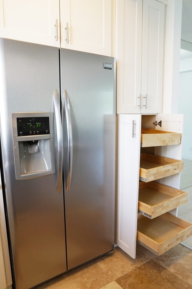 Building Photo - 401 El Cielo Rd